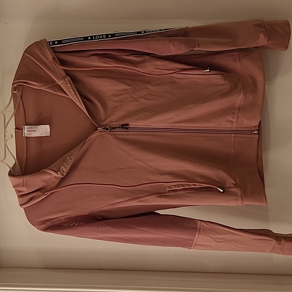 Active wear - Picture 3 of 6
